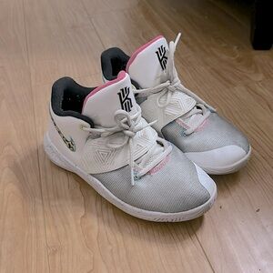 Nike Kyrie Flytrap 3 south beach basketball shoes size 6y